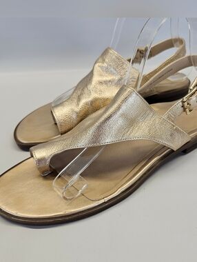 Vionic Ella Sandals Womens Size 9.5 Gold Leather Toe Loop Orthotic Slingbacks